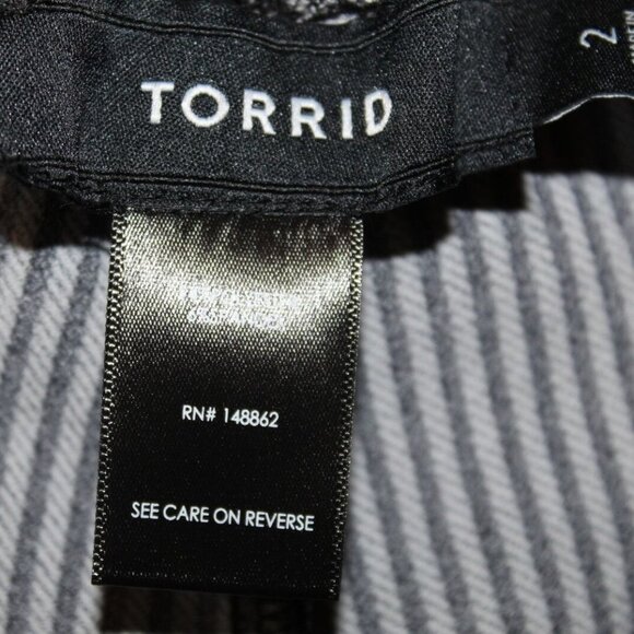 Torrid Pull On Taper Stretch Crepe High Rise Pant Black Plus Size 2 2X H13651 - Picture 8 of 10